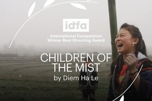 The Vietnamese documentary film titled Nhung Dua Tre Trong Suong (Children of the Mist) by director Ha Le Diem wins many domestic and international film awards.