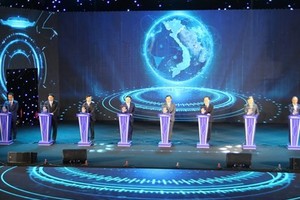 Deputy Prime Minister Tran Luu Quang and the delegates press the button to launch Techconnect and Innovation Vietnam 2023 in Ha Long City, the northeastern province of Quang Ninh on September 29. (Photo: VNA)