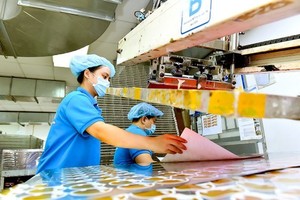 Stamps and lavels are produced at a printing factory in HCMC. (Photo: sggp.org.vn)
