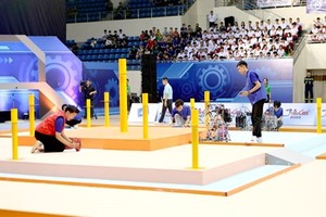 Teams participating in the final round of the 2023 Vietnam Robot Innovation Competition (Robocon Vietnam) at the Nam Dinh province's Sports Complex (Photo: VNA)