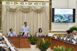 Chairman of HCMC People's Committee Phan Van Mai speaks at the conference. (Photo: SGGP)