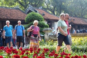 Tourists visit Van Mieu Quoc Tu Giam (Temple of Literature) in Hanoi. (Photo: SGGP)