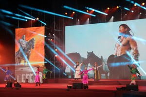 A performance by an art troupe from Mongolia (Photo: SGGP)