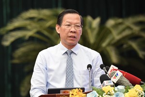 Chairman of the municipal People’s Committee Phan Van Mai emphasizes that HCMC faces challenges in achieving a growth target of 7.5-8 percent. (Photo: SGGP)