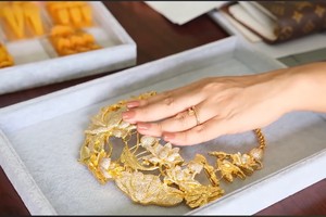 After standing at around VND75 million per tael at the end of last week, gold prices continue to fall, reaching VND74 million per tael in the morning of January 8. (Photo: SGGP)