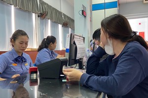 The Sai Gon Railway Transport Joint Stock Company (Saratrans) has initially added 2,000 tickets for the Lunar New Year (Tet) holidays.