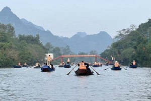 More than 40,000 pilgrims visit Huong Pagoda from February 9 (on the 30th day of the last month of the lunar calendar) to February 12 (on the third day of the first month of the lunar calendar). (Photo: SGGP)