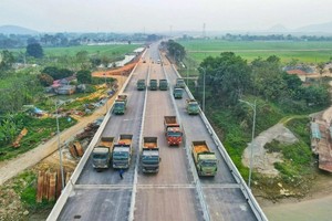 A road under construction (Illustrative photo: baochinhphu.vn)
