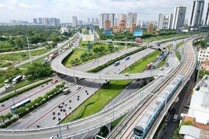 CMC’s metro line 1 makes the first trial run last December. (Photo: SGGP)