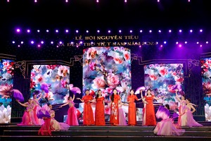 A dancing and singing performance at the "Vietnamese Poetry Night" in HCMC (Photo: SGGP)