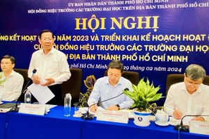Chairman of the HCMC People's Committee Phan Van Mai speaks at the conference. (Photo: SGGP)