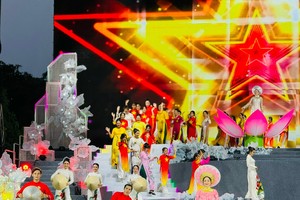 This year's Ao Dai contest attracts nearly 800 contestants from 11 units participating in the individual and group categories. (Photo: SGGP)
