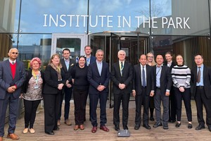 Leaders of the Alder Hey Children's Hospital and the Institute in the Park meet the delegation of healthcare professionals from the HCMC Health Department.