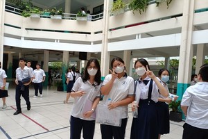 Students participate in the 10th grade entrance exam in the 2023-2024 school year calendar. (Photo: SGGP)