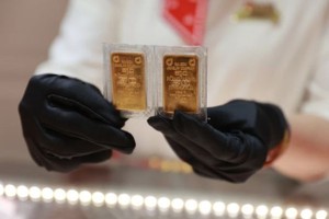 The State Bank of Vietnam will start auctioning 16,800 taels of SJC-branded gold bars in Hanoi on April 23. (Photo: VNA)