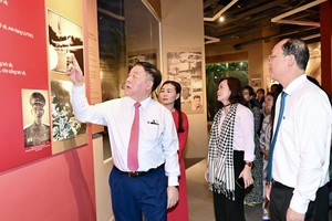 Leaders of Party, HCMC visit historical revolutionary relic sites in Binh Chanh