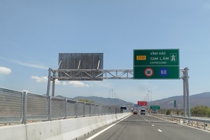 Cam Lam - Vinh Hao expressway will temporarily close from 7 am to 6 pm on April 28 to prepare for an inauguration ceremony. (Photo: SGGP)