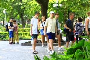 The tourism sector served about 8 million tourists during the five-day holiday from April 27 to May 1. (Photo: SGGP)