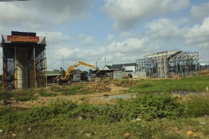 At construction site of the Ring Road 3 project in Long An Province (Photo: SGGP)