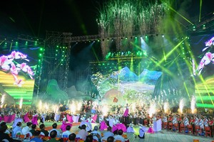 The special art performance marking the 70th anniversary of Dien Bien Phu Victory (Photo: SGGP)