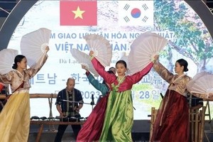 A performance at the cultural and art exchange between Da Lat city and Chuncheon city of RoK’s Gangwon province in December last year (Photo: VNA)