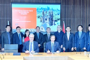 At the signing ceremony (Photo: SGGP)