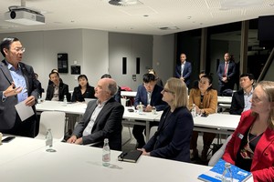 Chairman of the HCMC People's Committee, Phan Van Mai speaks at the meeting. (Photo: SGGP)