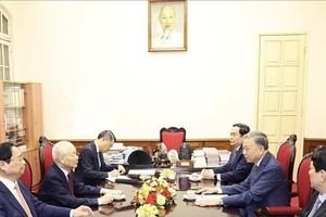 Party General Secretary Nguyen Phu Trong has a working session with key leaders on May 18 (Photo: VNA)