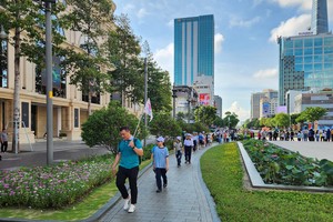 Disadvantaged children orphaned by Covid-19 participate in a free tour visiting the historical sites of HCMC. (Photo: SGGP)