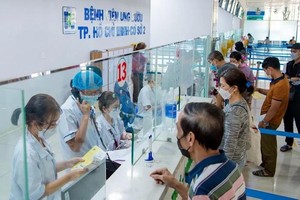 The HCMC Oncology Hospital has operated medical examinations and treatment from 5 a.m. to reduce patient wait times. (Photo: SGGP)