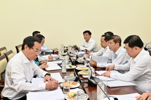 At the meeting chaired by Secretary of the HCMC Party Committee Nguyen Van Nen with the participation of delegates (Photo: SGGP)