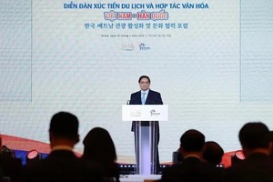 Prime Minister Pham Minh Chinh speaks at the forum. (Photo: VNA)