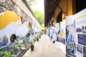 An exhibition themed "A Glimpse of Heritage" opened at Hoa Lo Prison Relic in Hanoi on July 1 to celebrate the 25th anniversary since the capital was awarded the title "City for Peace" by UNESCO (July 16, 1999-2024). (Photo: hanoi.gov.vn)