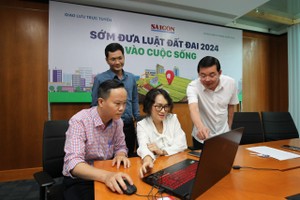 Director of the HCMC Department of Natural Resources and Environment Nguyen Toan Thang (L) attends a virtual exhange on the Land Law 2024 held by the Sai Gon Giai Phong (SGGP) Newspaper on April 9. (Photo: SGGP)
