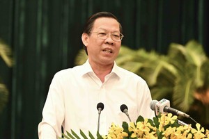 Chairman of the HCMC People's Committee Phan Van Mai delivers his speech at the 17th session of the 10th tenure of the HCMC People's Council. (Photo: SGGP)