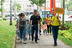 Vietravel Company offers "Free Walking Tours" in HCMC to visitors. (Photo: SGGP)