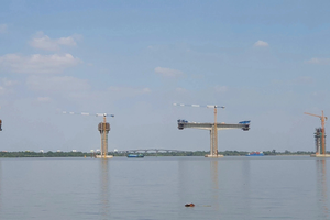 At the construction site of the Nhon Trach Bridge (Photo: SGGP)