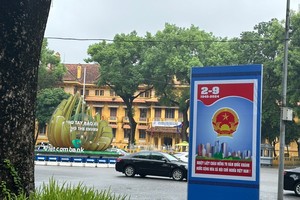 Hanoi’s streets colored with flags, flowers to celebrate National Day