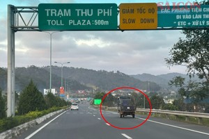 All substandard three-wheeler vehicles are banned from traveling on the expressway. (Photo: SGGP)