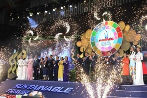 Representatives from departments, agencies and businesses at the opening ceremony of the ITE HCMC 2024. (Photo: VNA)