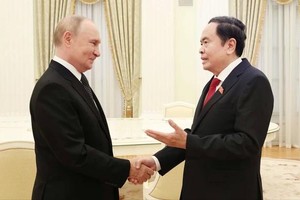 National Assembly Chairman Tran Thanh Man (Right) and Russian President Vladimir Putin at their meeting in Moscow on September 10. (Photo: VNA)
