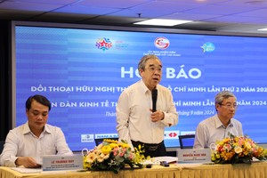 Chairman of the HCMC Union of Business Association (HUBA), Nguyen Ngoc Hoa speaks at the press conference. (Photo: SGGP)