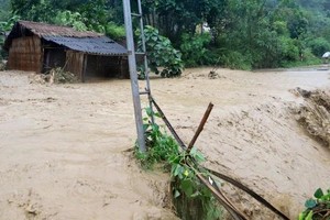 As of 5 p.m. on September 15, the Central Committee of the Vietnam Fatherland Front (VFF) receives VND1,094 billion (US$45 million) from organizations and individuals to support victims of typhoon Yagi. (Photo: SGGP)