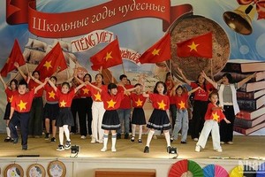 A dance performance by Vietnamese children in Ulyanovsk