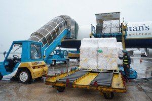 Samaritan’s Purse provides the second batch of relief supplies to Vietnam. (Photo: SGGP)