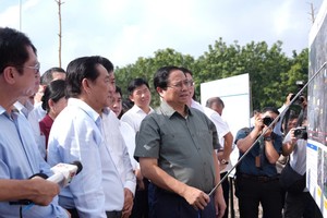 Prime Minister Pham Minh Chinh inspects the implementation of the HCMC - Thu Dau Mot - Chon Thanh expressway project on September 26. (Photo: SGGP)
