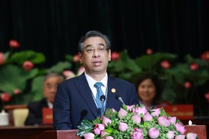 Chairman of the 11th-tenure Vietnam Fatherland Front Committee in HCMC Nguyen Phuoc Loc is re-elected as Chairman for the 12th tenure. (Photo: SGGP)