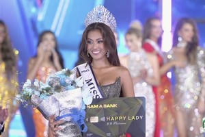 Miss Cosmo 2024 Ketut Permata Juliastrid