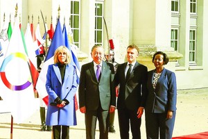 Party General Secretary and State President To Lam (2nd,L) and French President Emmanuel Macron (2nd, R) at the Global Vietnam - La Francophonie 2024 (Photo: SGGP)