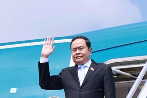 NA Chairman Tran Thanh Man sets off for official visit to Laos and attendance at AIPA-45. (Photo: VNA)